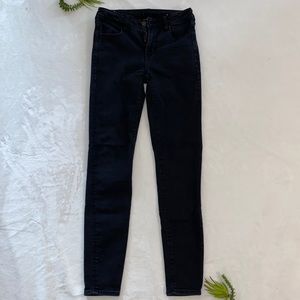 High waisted black American Eagle skinny jeans. Size 6.